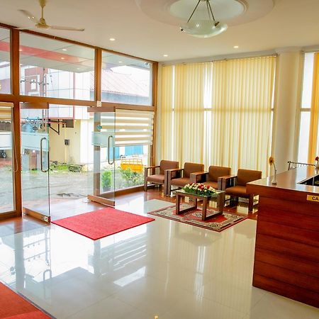 Lals Residency Hotel Adur Exterior foto