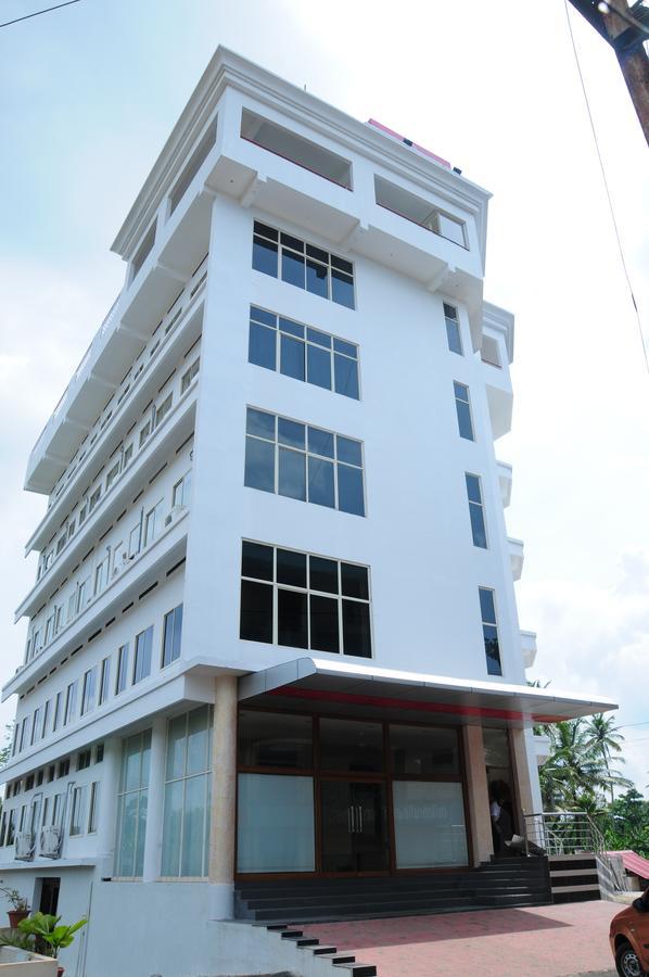 Lals Residency Hotel Adur Exterior foto