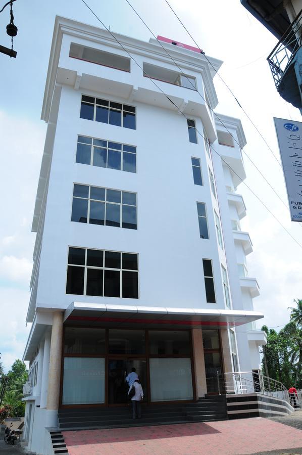 Lals Residency Hotel Adur Exterior foto